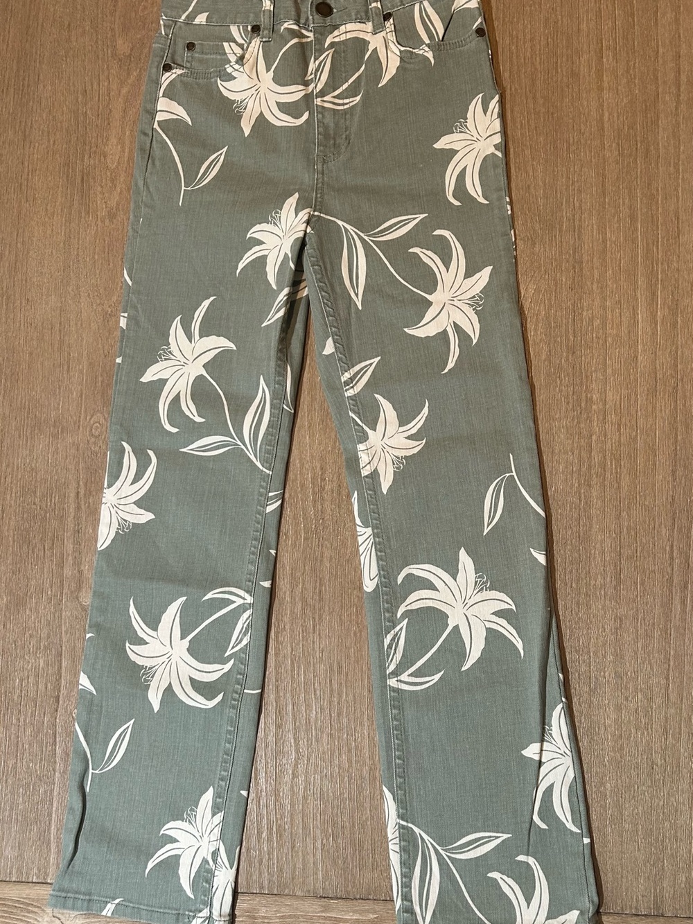 Sisstrevolution Stargazer Printed Denim Pants Sage Green Floral Size 26